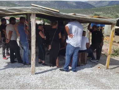 Άμφισσα: Παρουσιάστηκε και παραδόθηκε ο κρεοπώλης που σκότωσε τη 13χρονη Ρομά